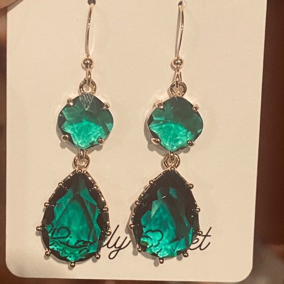 Jewelry - COPY - Gorgeous emerald statement earrings